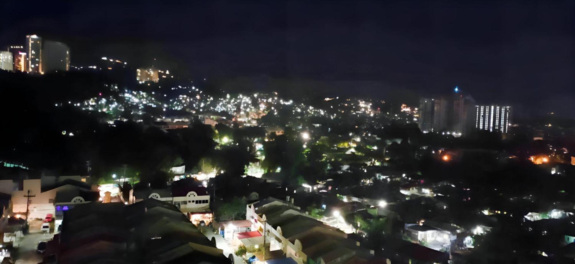 Cebu City Scape At Cebu It Park Bagian luar foto